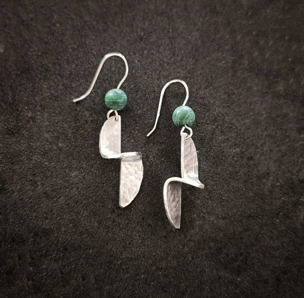 Twist earrings with malachite - Image 2