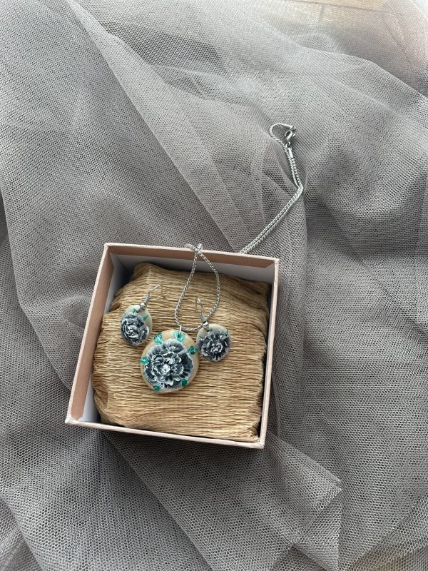 Hand Painted Pebble Jewelry Set ''Roses'' - Image 2