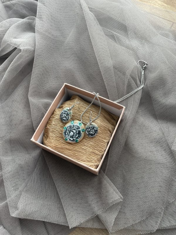 Hand Painted Pebble Jewelry Set ''Roses''