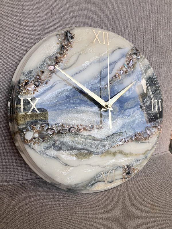 Resin art marble affect clock. - Image 6