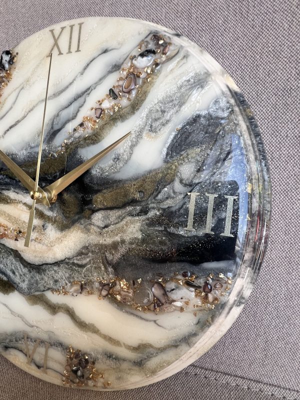 Resin art marble affect clock. - Image 5