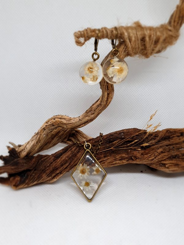 Vintage White Flowers Jewelry Set