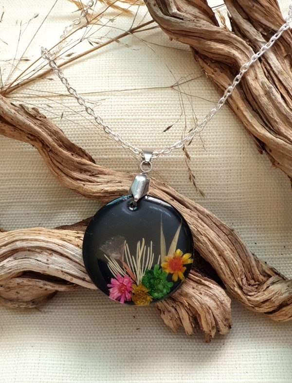 Pendant With Flowers - round