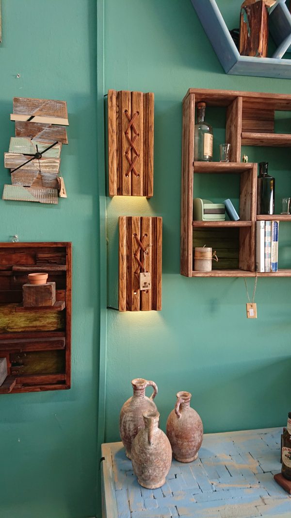 Twin set of hardwood wall light fittings - Image 9