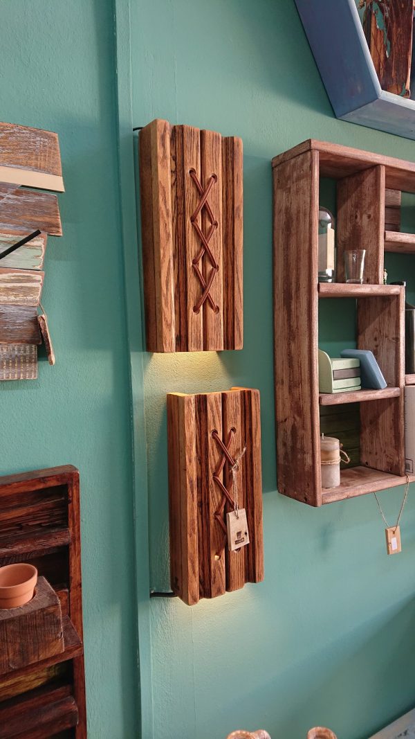 Twin set of hardwood wall light fittings - Image 8