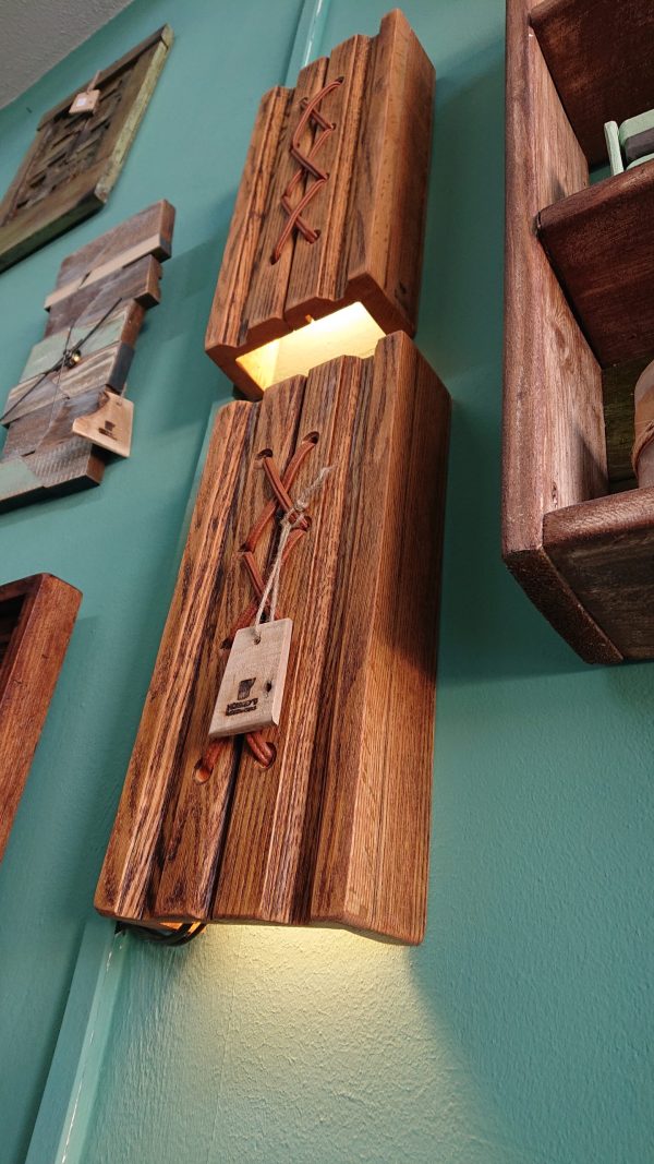 Twin set of hardwood wall light fittings - Image 5