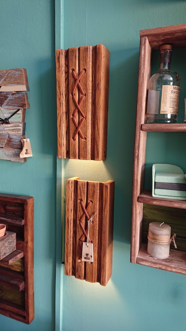 Twin set of hardwood wall light fittings - Image 6
