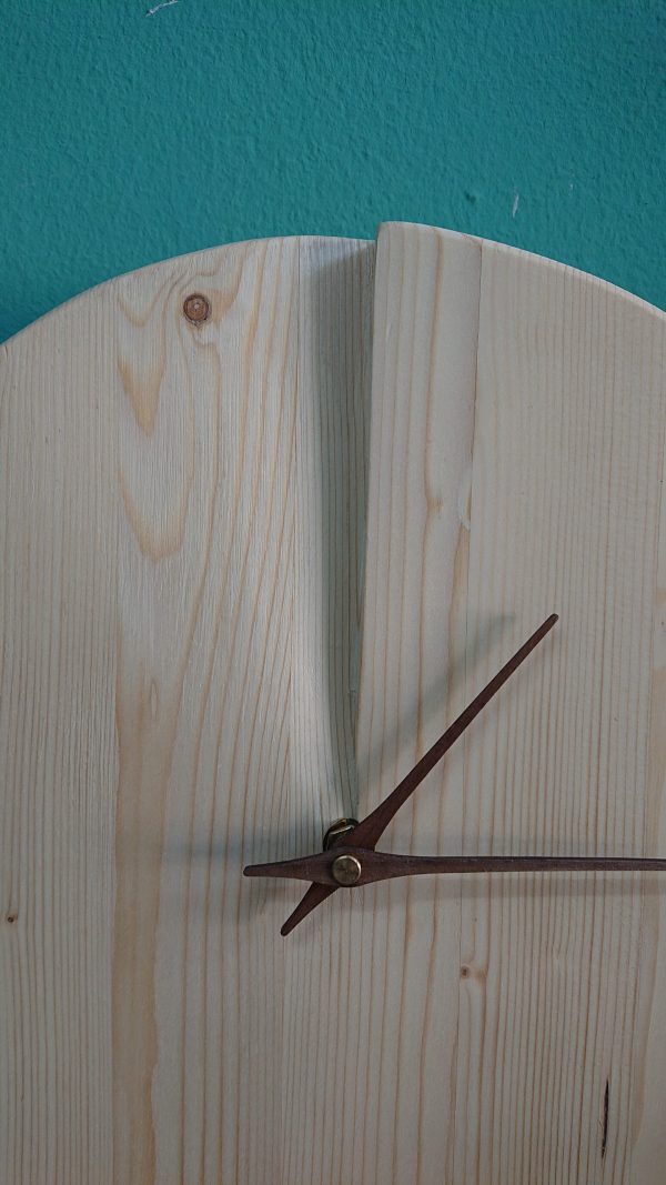 Natural, circular fir wood, minimalist wall clock - Image 4
