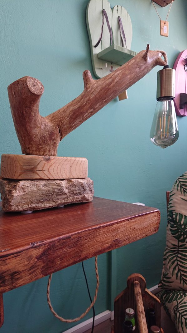 Village stone and wood table lamp - Image 7