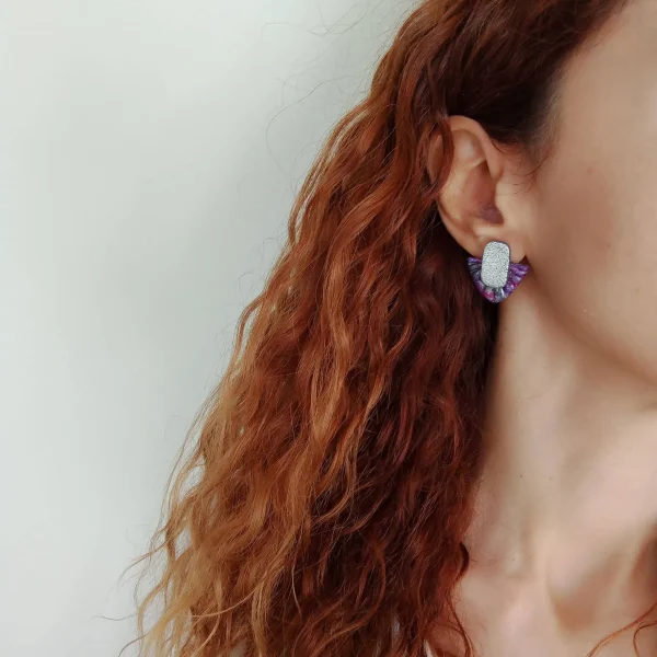 Marbled fuchsia, purple and silver traingular stud earrings - Image 4