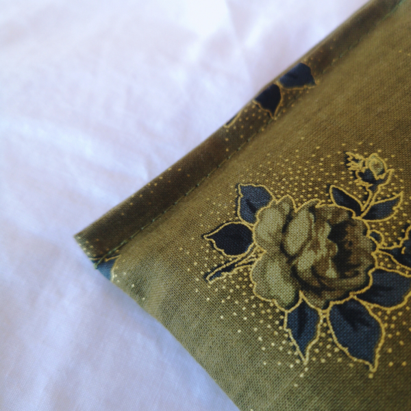 Lavender eye pillow Vintage Roses detail
