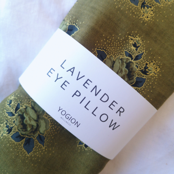 Lavender eye pillow Vintage Roses close up