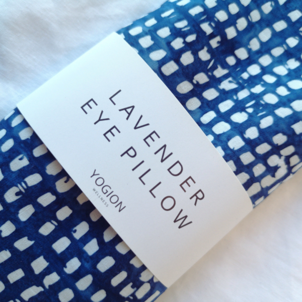 Lavender eye pillow Batik blue squared close up