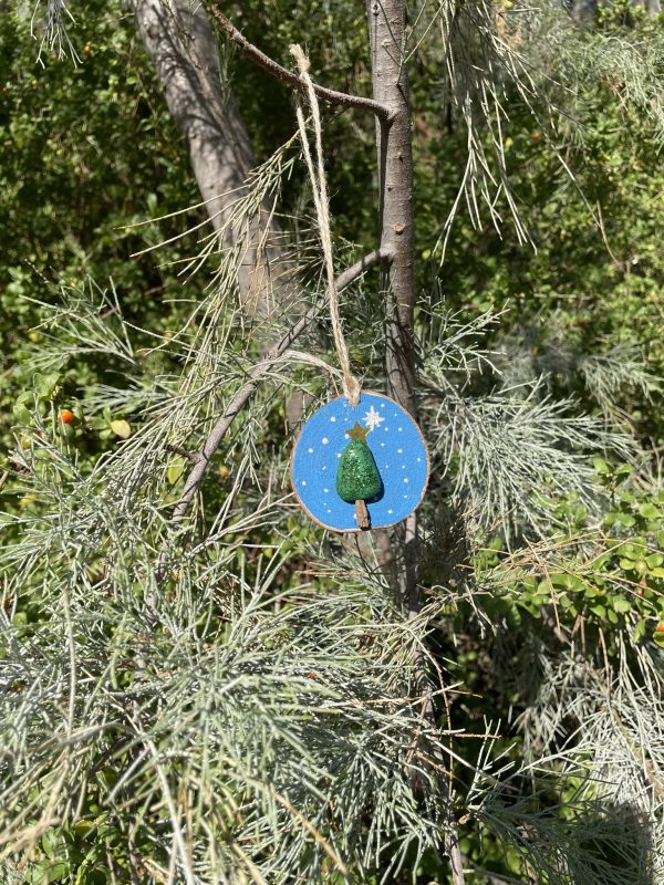 Pebble Ornaments On Wood Slices - Image 4