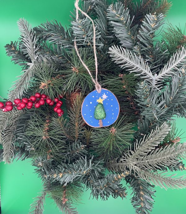 Pebble Ornaments On Wood Slices - Image 3