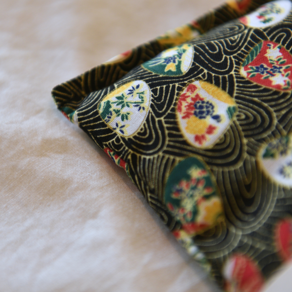 yogion Lavender eye pillow Japanese triangles detail