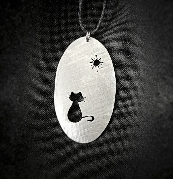 Cat in the sun pendant - Image 2