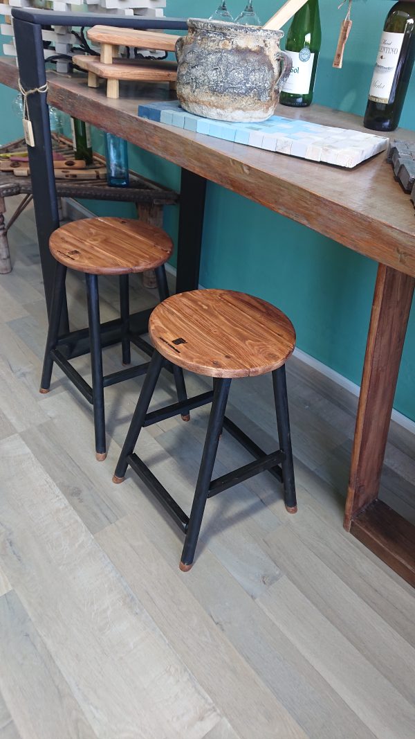 Beautiful pair of handmade stools - Image 6