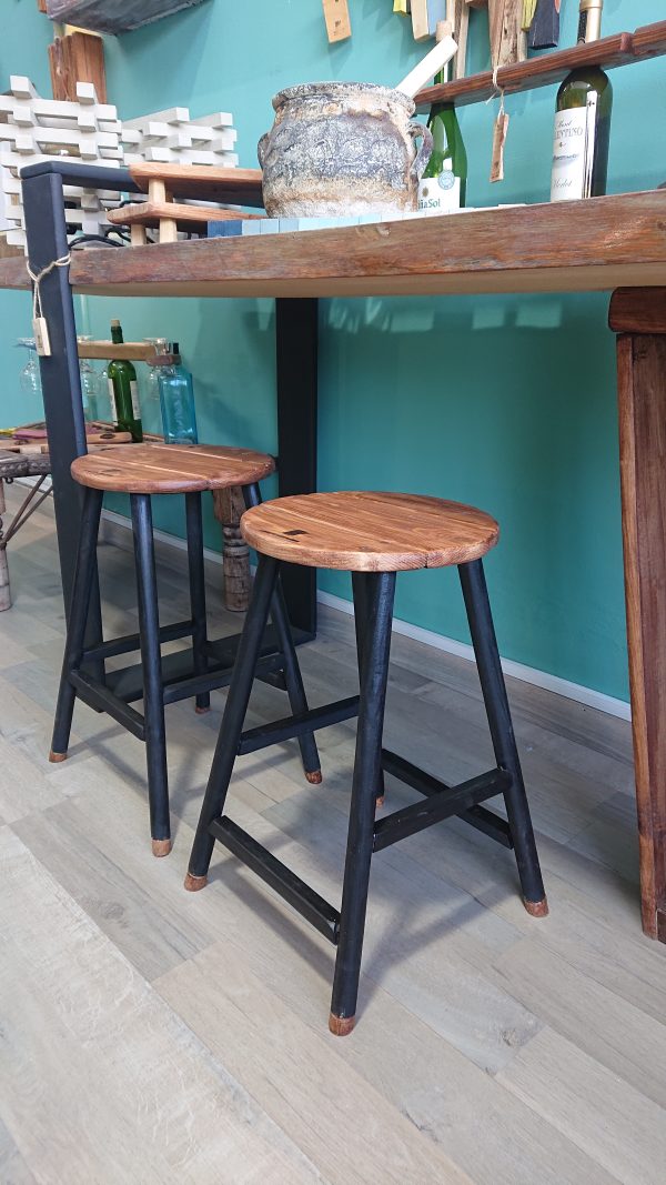Beautiful pair of handmade stools - Image 3