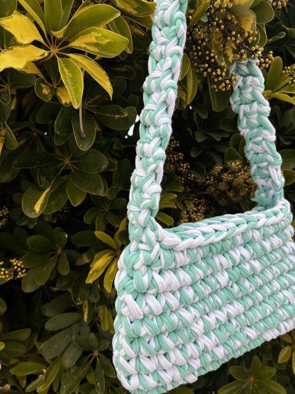 Minty white summer shoulder bag - Image 3