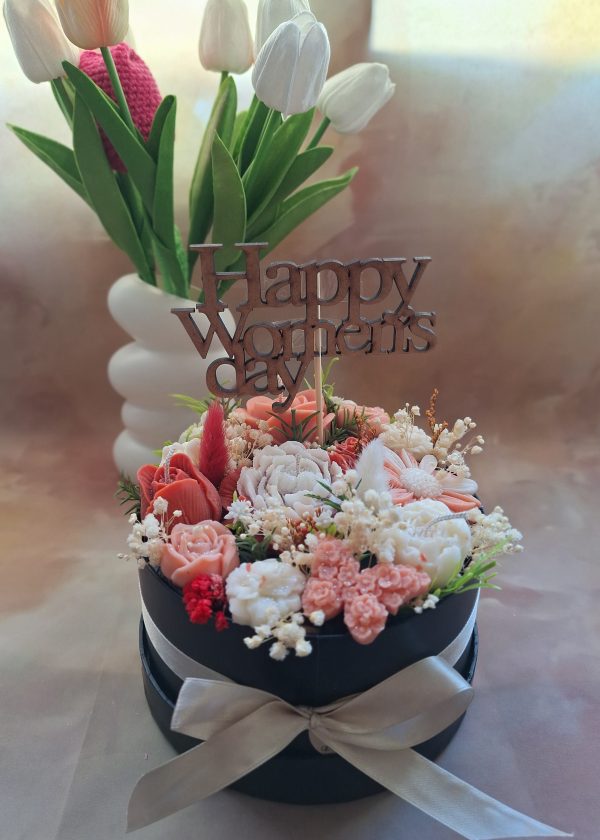 Women's Day candle bouquet circle box