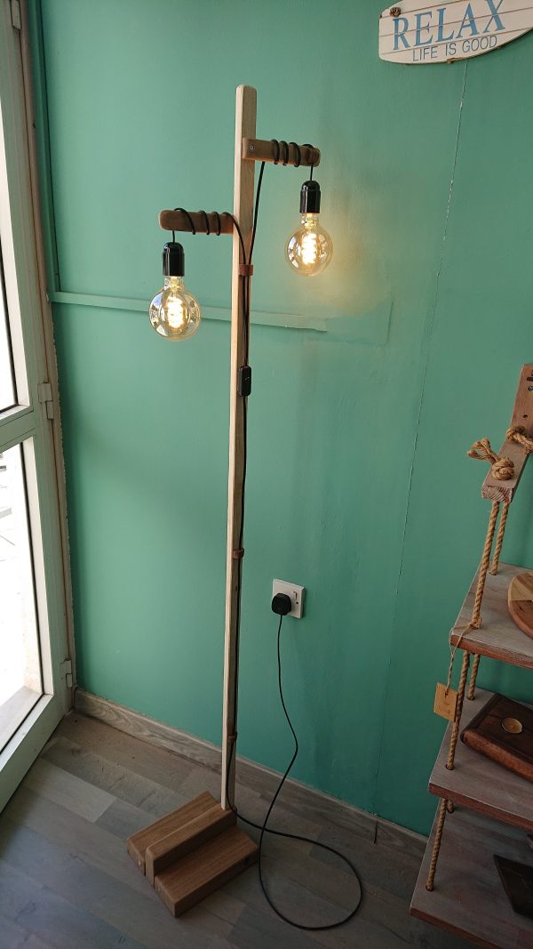Dual bulb, free standing floor lamp