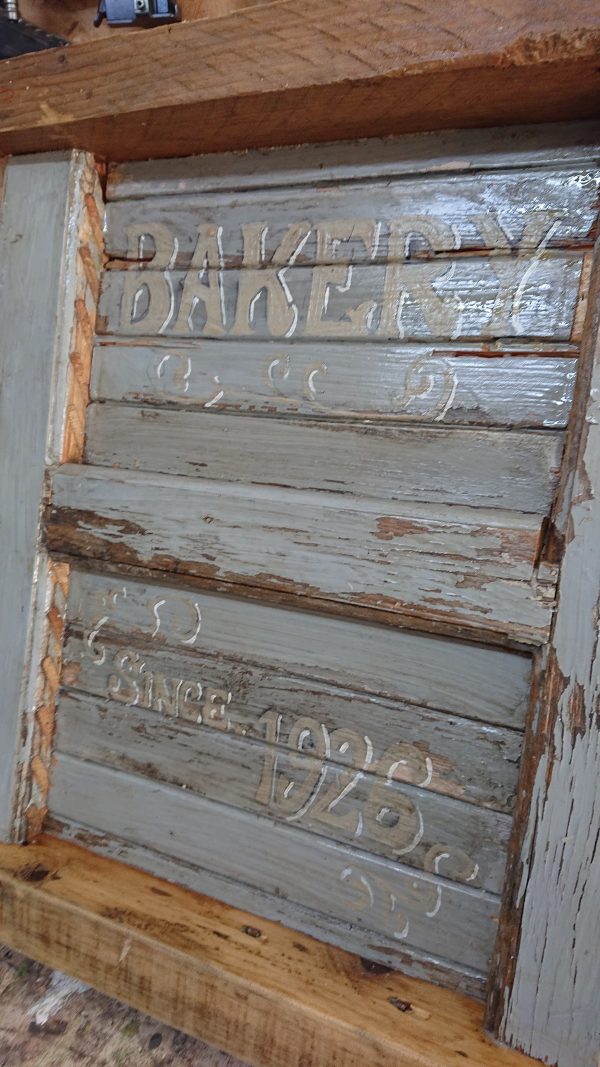 Vintage style bakery sign/wall hanging - Image 9