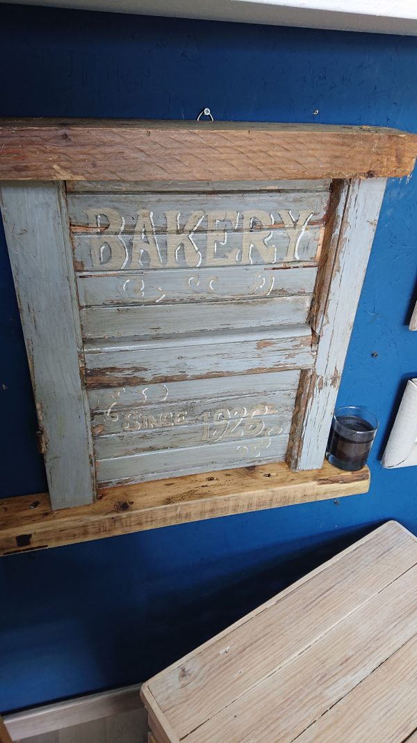 Vintage style bakery sign/wall hanging - Image 11