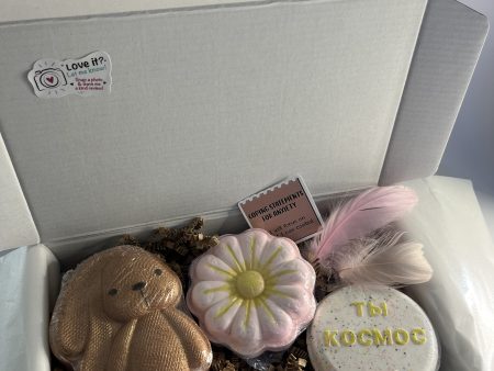 Box with three bath bomb