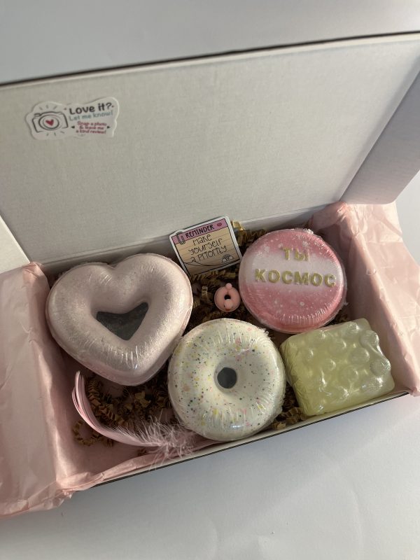 Box with three bath bombs and one natural massage soap