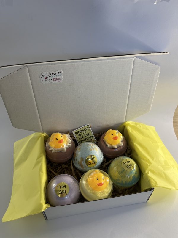 Box with six bath bomb with toys